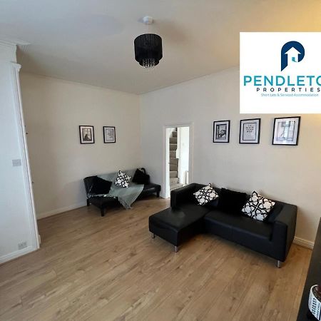 Modern 3 Bed House With Free Parking And Wi-Fi Villa Preston  Bagian luar foto