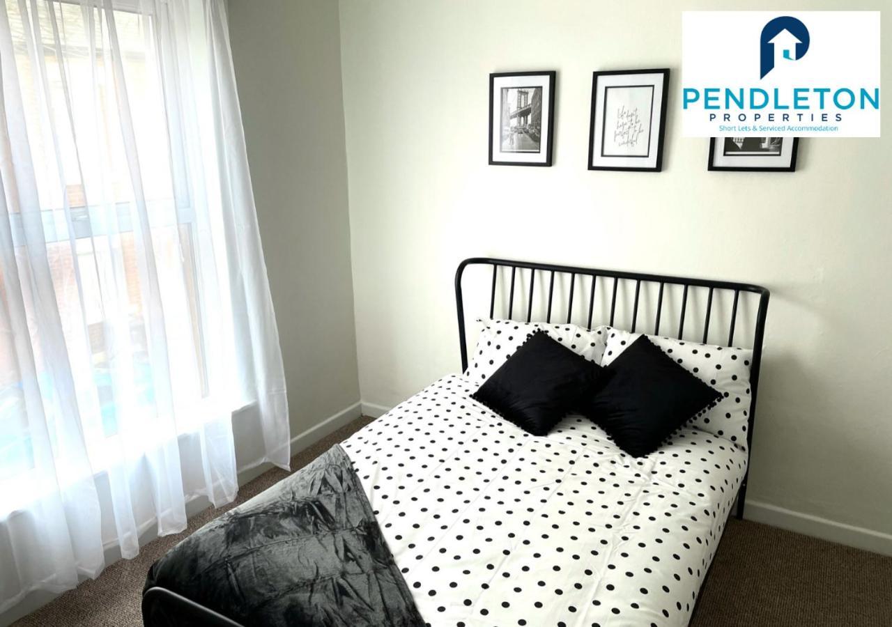 Modern 3 Bed House With Free Parking And Wi-Fi Villa Preston  Bagian luar foto