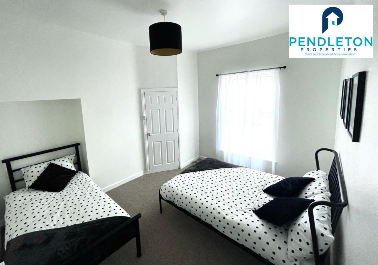 Modern 3 Bed House With Free Parking And Wi-Fi Villa Preston  Bagian luar foto