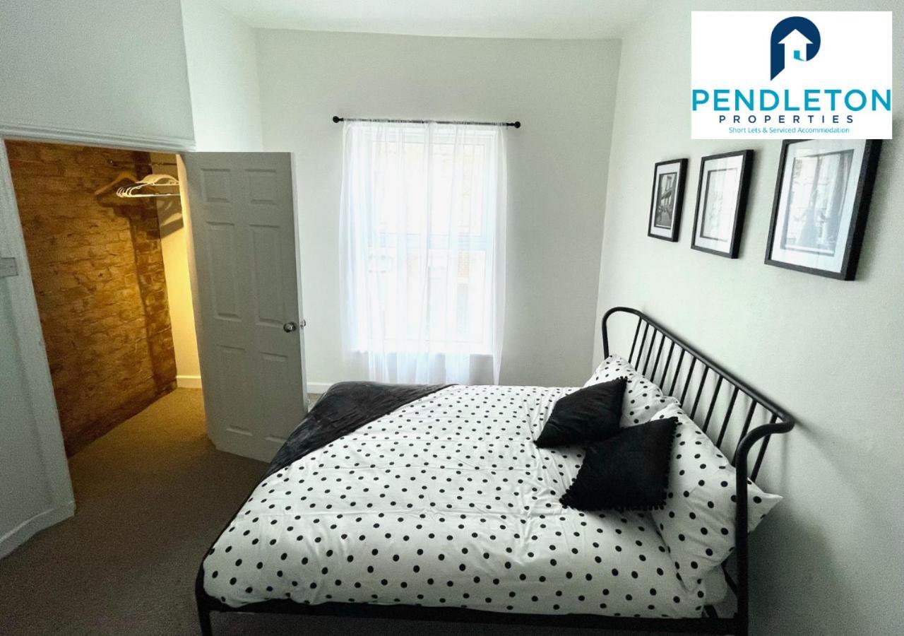 Modern 3 Bed House With Free Parking And Wi-Fi Villa Preston  Bagian luar foto