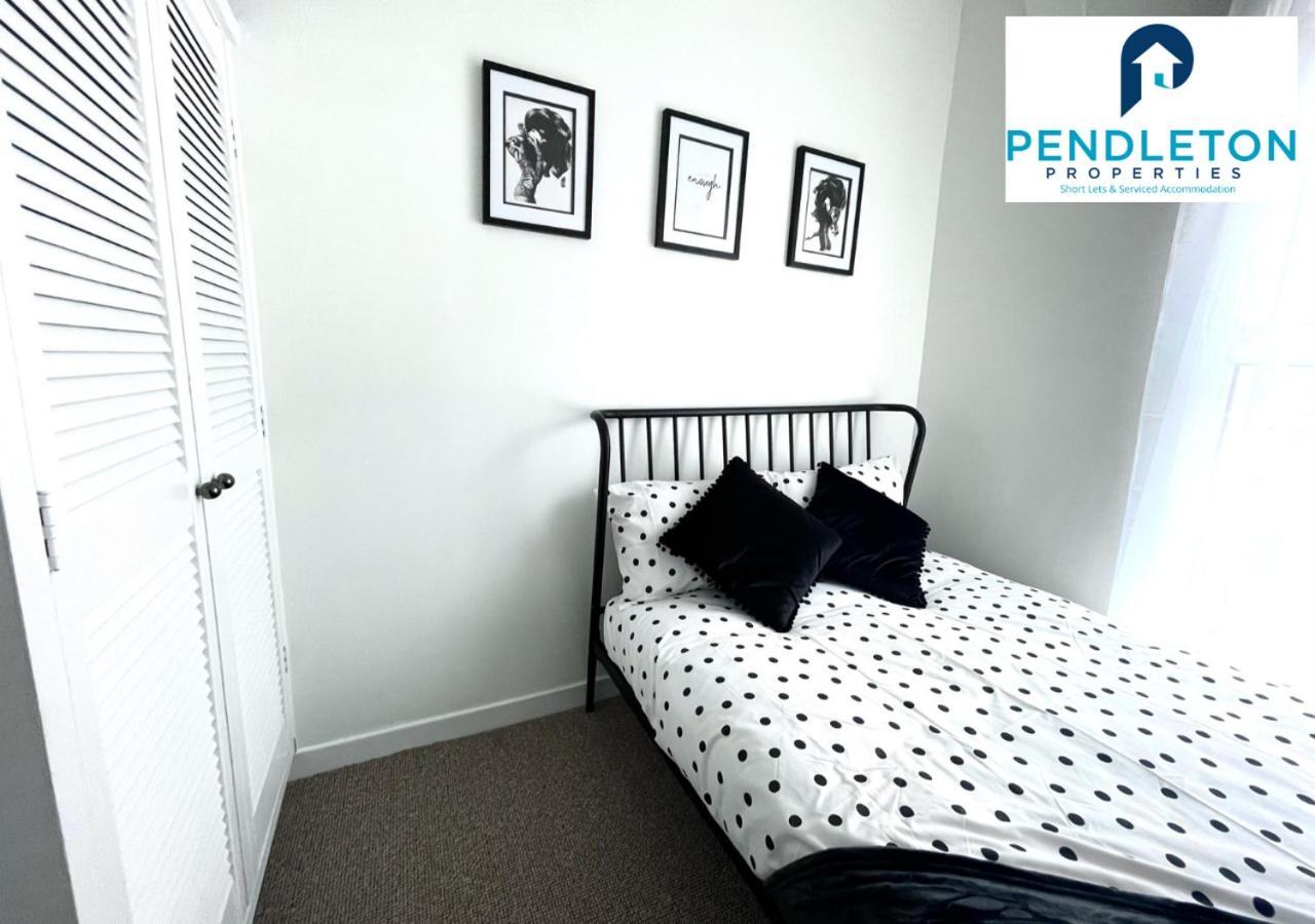 Modern 3 Bed House With Free Parking And Wi-Fi Villa Preston  Bagian luar foto
