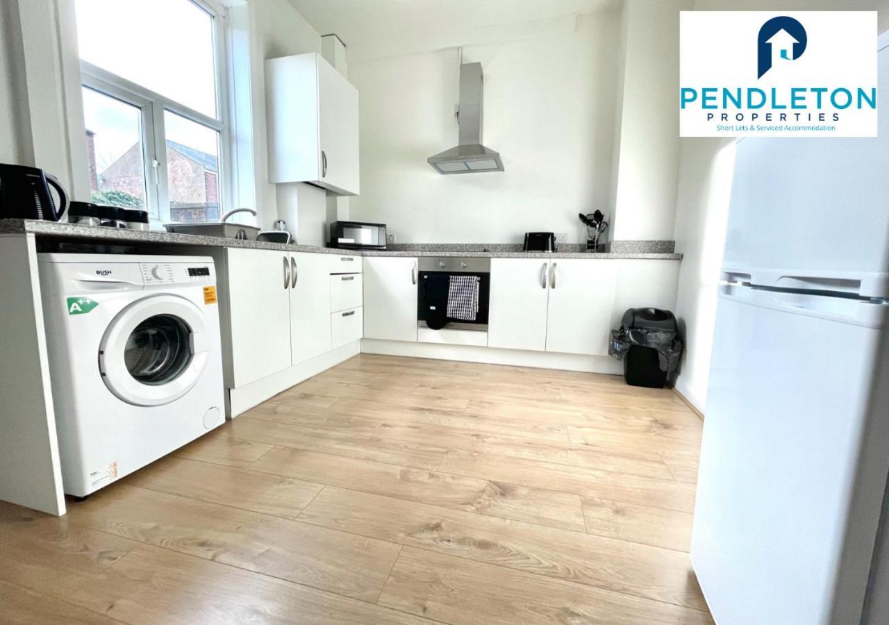 Modern 3 Bed House With Free Parking And Wi-Fi Villa Preston  Bagian luar foto