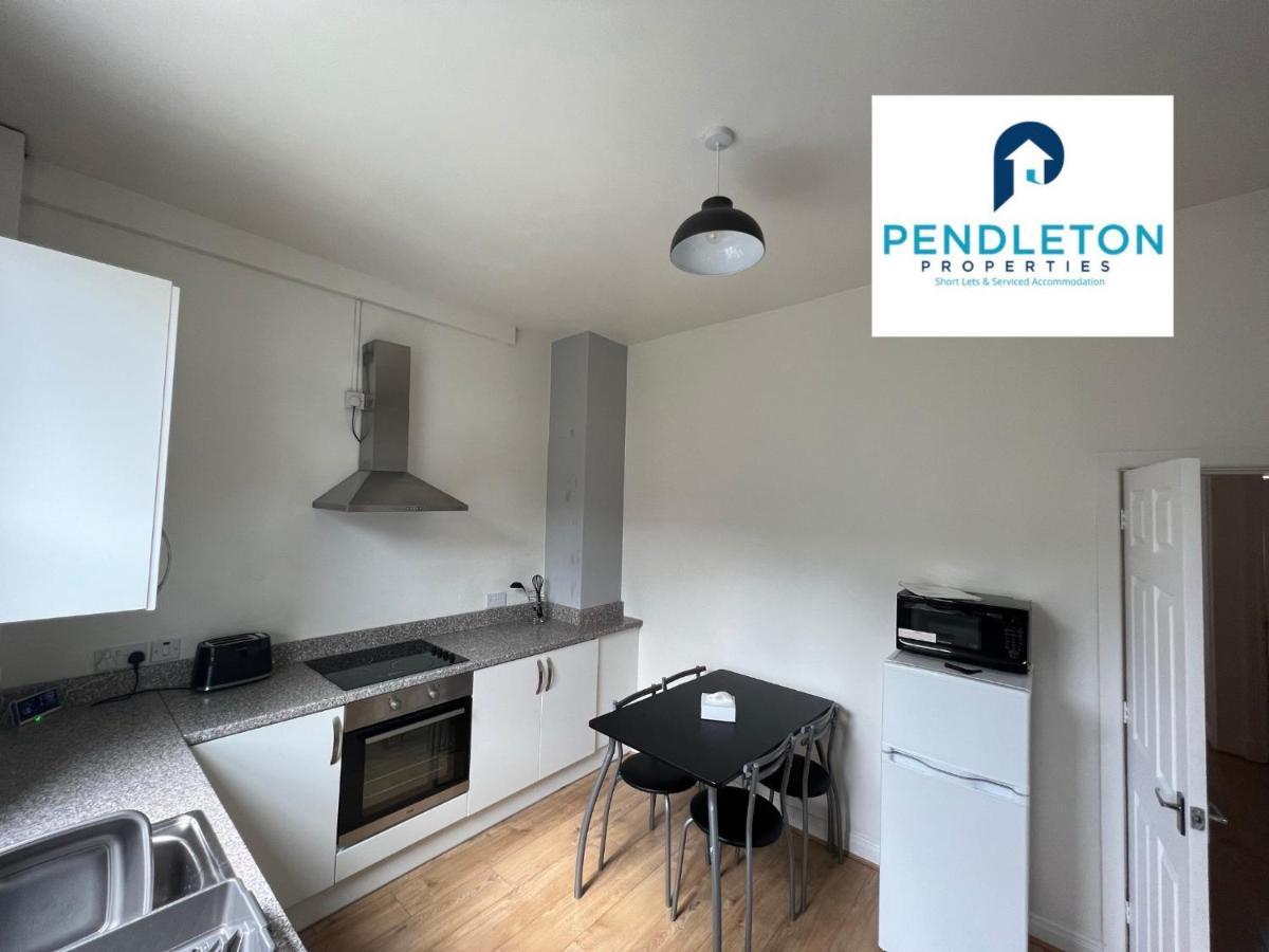 Modern 3 Bed House With Free Parking And Wi-Fi Villa Preston  Bagian luar foto