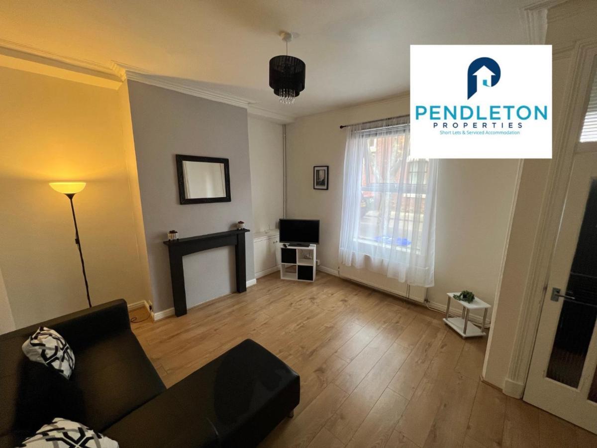 Modern 3 Bed House With Free Parking And Wi-Fi Villa Preston  Bagian luar foto